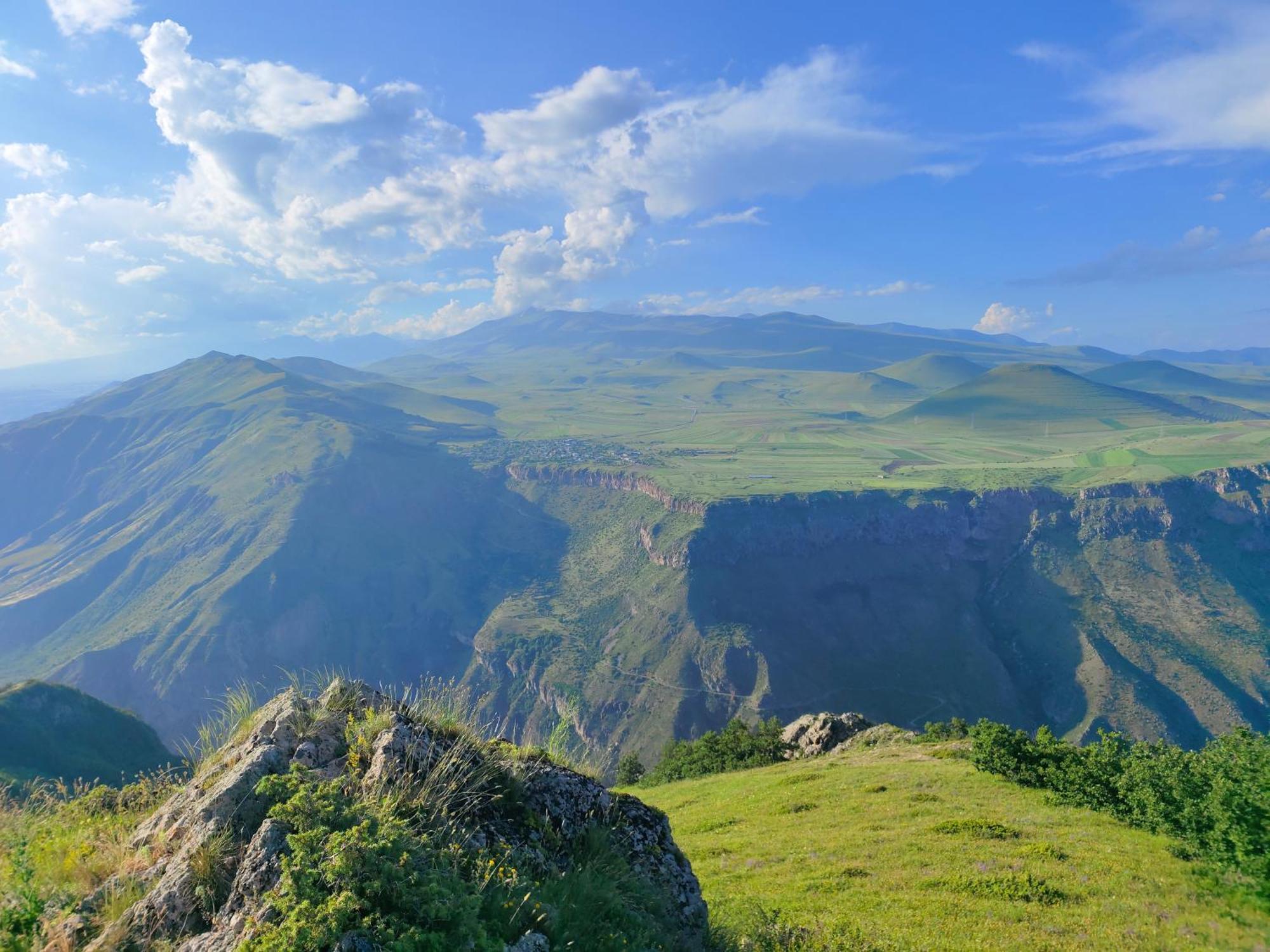 Alex Bnb Tatev Eksteriør billede