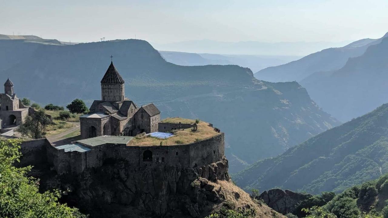 Alex Bnb Tatev Eksteriør billede